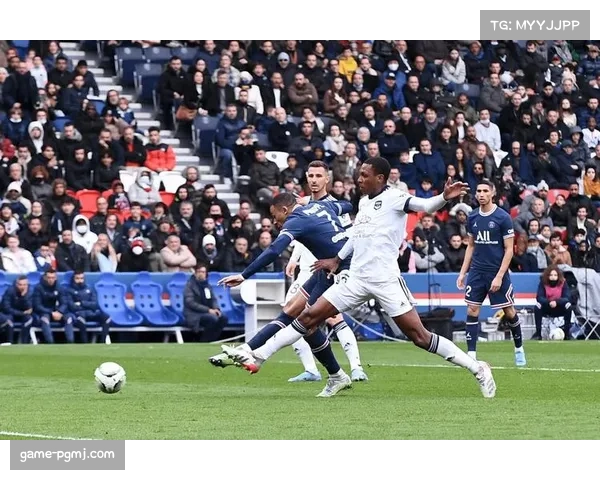 法甲俱乐部开放日吸引数万球迷，青少年互动活动受欢迎